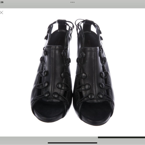 Bottega Venata Heels: 5.25"
Platforms: 0.75"

Color: Black
Foreign Size: IT 38.5 - Picture 4 of 6